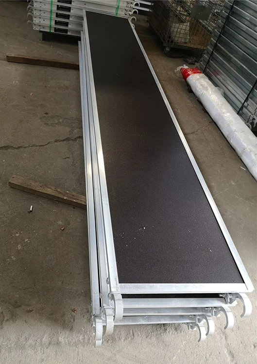 Aluminijska platforma s palubom od šperploče